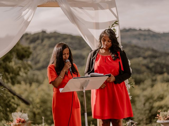 Le mariage de Zo. et Irina à Vesc, Drôme 38