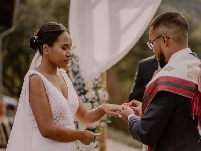 Le mariage de Zo. et Irina à Vesc, Drôme 44