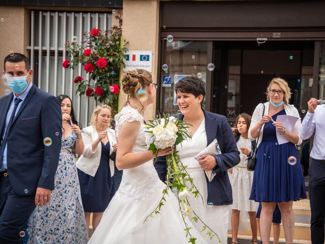Le mariage de Meggie et Delphine à Corneville-sur-Risle, Eure 12