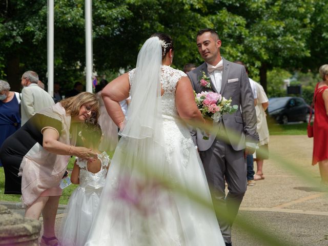 Le mariage de John et Laëtitia à Ambarès-et-Lagrave, Gironde 12