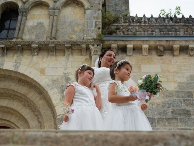 Le mariage de John et Laëtitia à Ambarès-et-Lagrave, Gironde 18