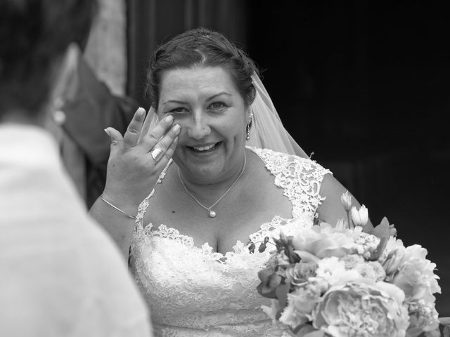 Le mariage de John et Laëtitia à Ambarès-et-Lagrave, Gironde 23