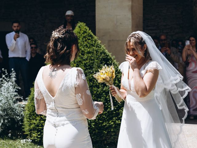 Le mariage de Mélanie et Aimie à Crémieu, Isère 13