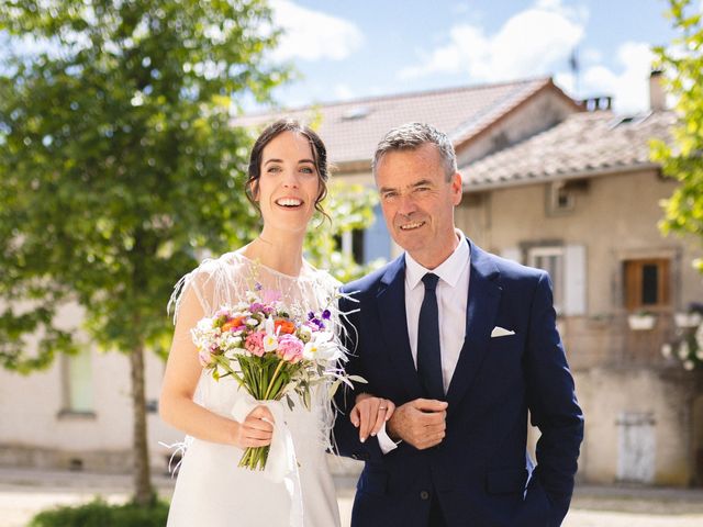 Le mariage de Louis et Julie à Le Poët-Célard, Drôme 1