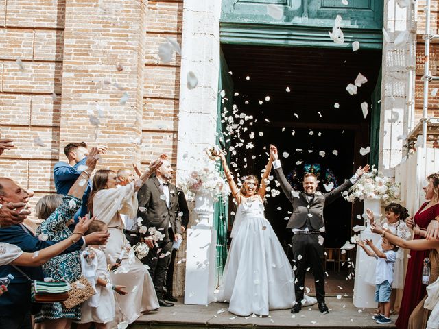 Le mariage de Adrien et Léa à Cazaux-Savès, Gers 59