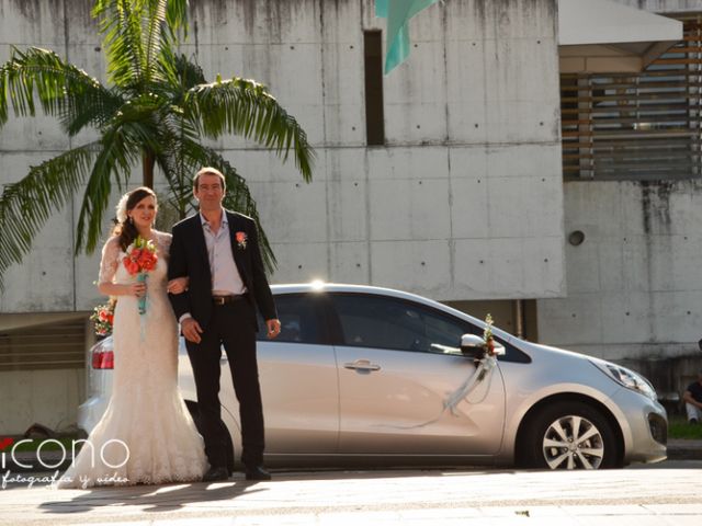 Le mariage de Fabienne et Alejandro à Paris, Paris 75