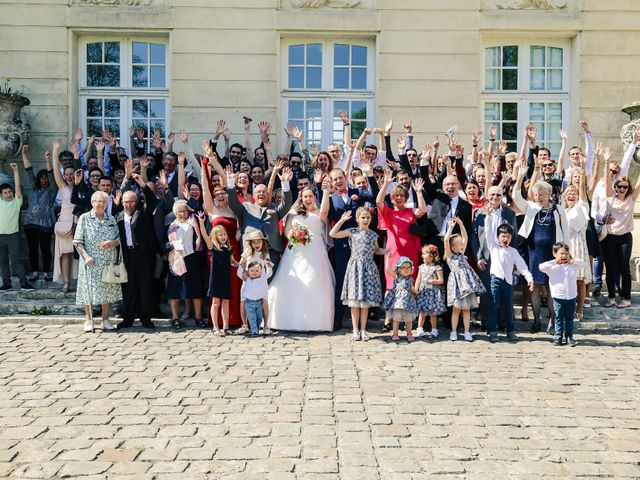 Le mariage de Romain et Marion à Le Mesnil-Saint-Denis, Yvelines 82