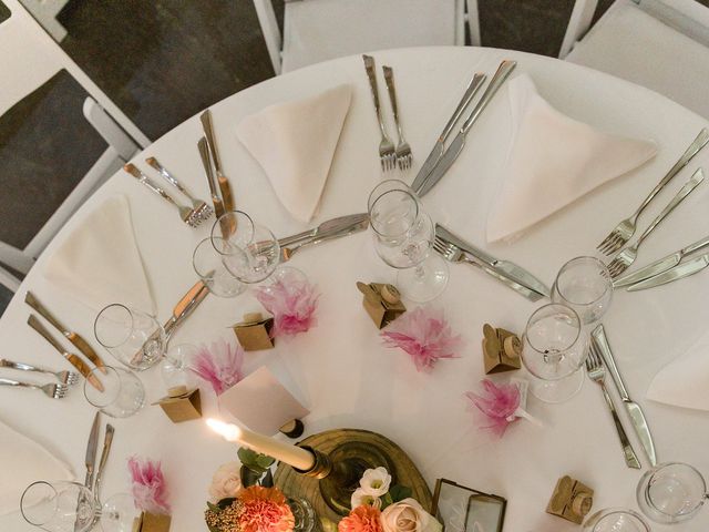 Le mariage de Céline et Arnaud à Céreste, Alpes-de-Haute-Provence 18
