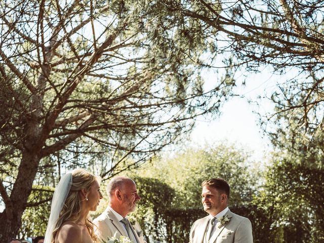 Le mariage de James et Sabrina à Excideuil, Dordogne 46