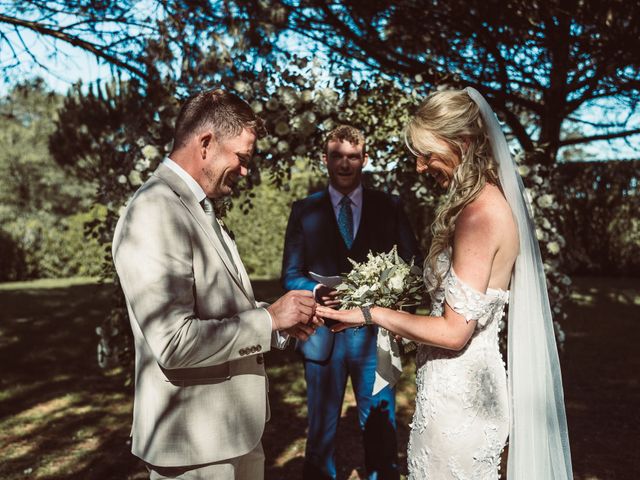 Le mariage de James et Sabrina à Excideuil, Dordogne 51