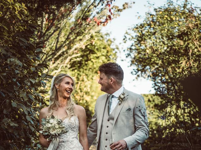 Le mariage de James et Sabrina à Excideuil, Dordogne 81