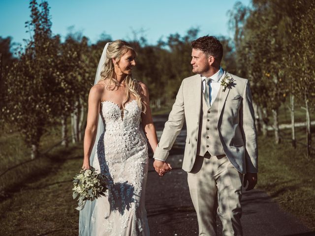 Le mariage de James et Sabrina à Excideuil, Dordogne 84
