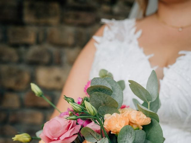 Le mariage de Florian et Claire à Villars, Loire 11