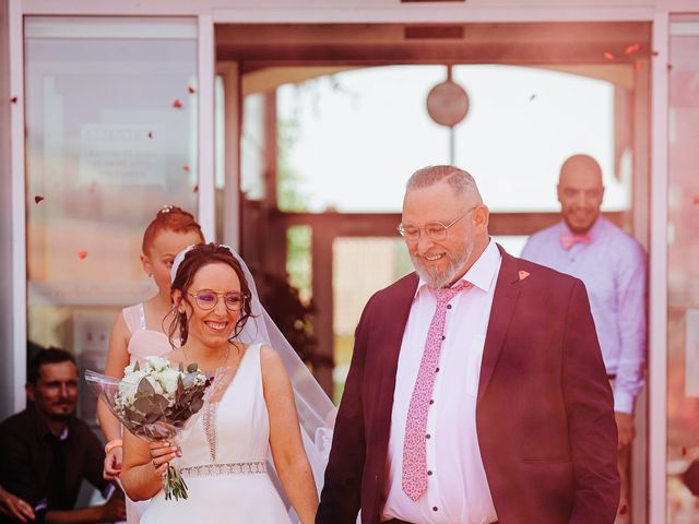 Le mariage de Olivier et Gwen à Vergezac, Haute-Loire 14