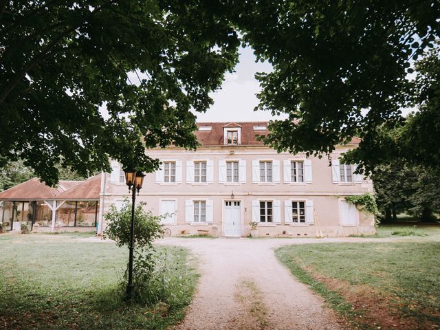 Le mariage de Lori et Cécilia à Ancy-le-Franc, Yonne 32