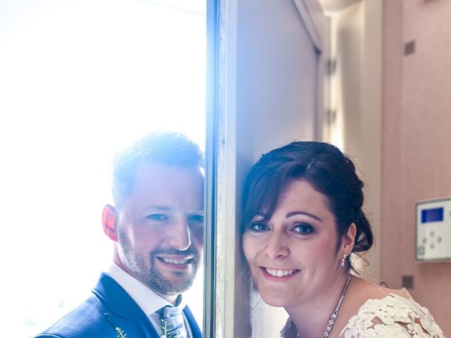 Le mariage de Loic et Céline à Comines, Nord 54