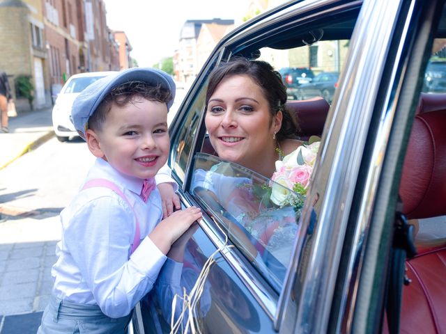 Le mariage de Loic et Céline à Comines, Nord 75
