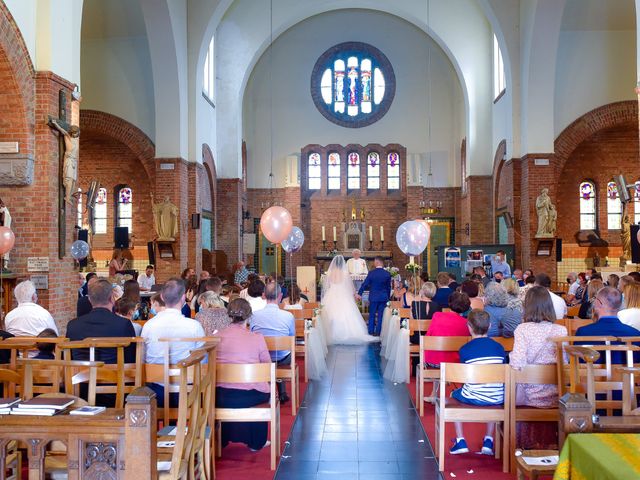 Le mariage de Loic et Céline à Comines, Nord 130