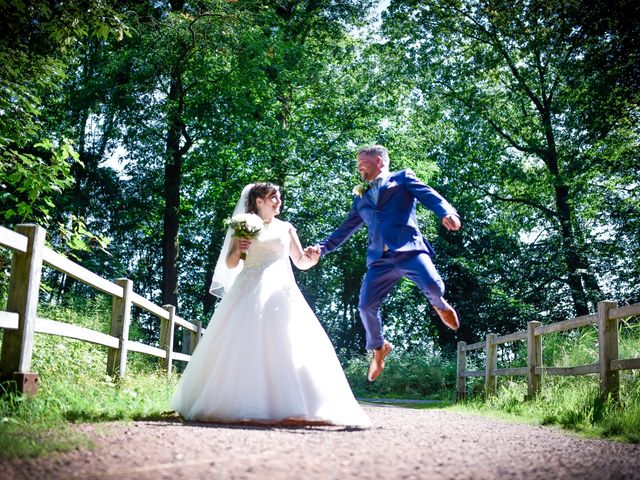 Le mariage de Loic et Céline à Comines, Nord 159