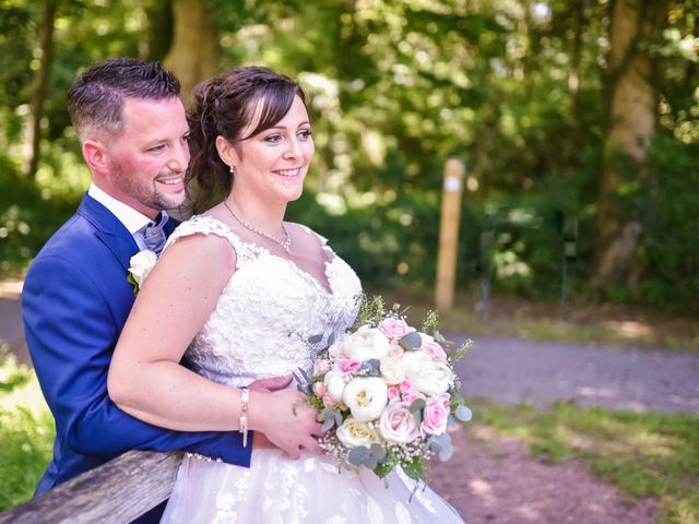 Le mariage de Loic et Céline à Comines, Nord 167