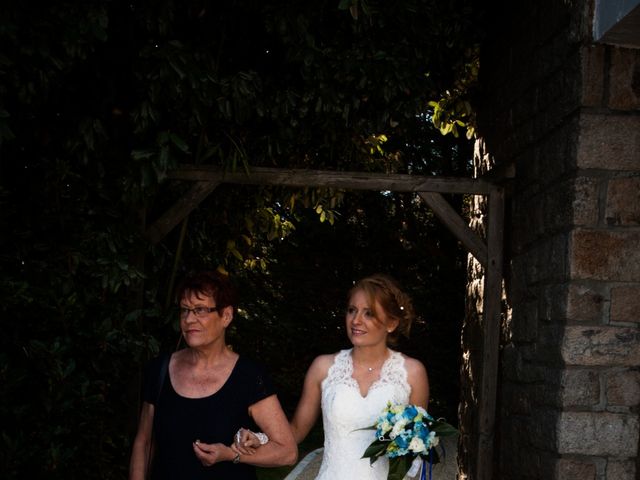 Le mariage de Olivier et Charlène à Theix, Morbihan 33