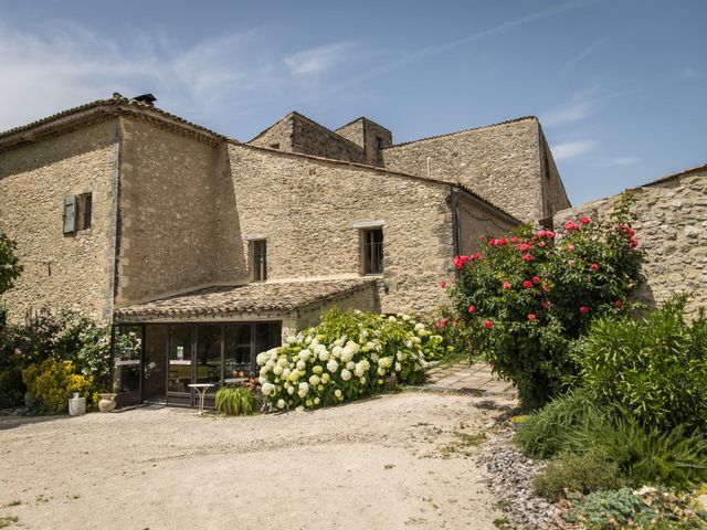 Le mariage de Camille et Hugo à Céreste, Alpes-de-Haute-Provence 4