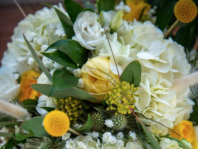 Le mariage de Jonathan et Marie à Saint-Médard-en-Jalles, Gironde 9