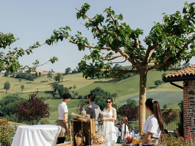 Le mariage de Cyril et Emma à Saint-Thomas-la-Garde, Loire 33