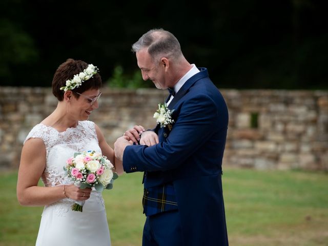 Le mariage de Christophe et Delphine à Saint-Maurice-en-Cotentin, Manche 40