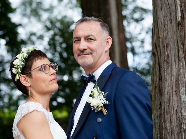 Le mariage de Christophe et Delphine à Saint-Maurice-en-Cotentin, Manche 44