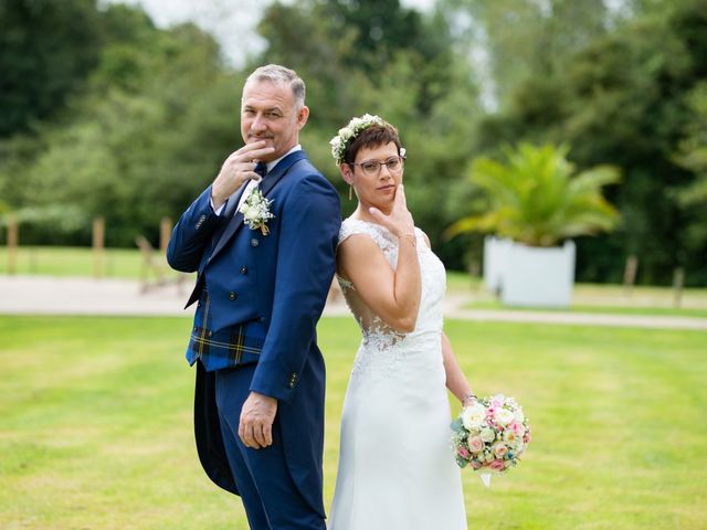 Le mariage de Christophe et Delphine à Saint-Maurice-en-Cotentin, Manche 48