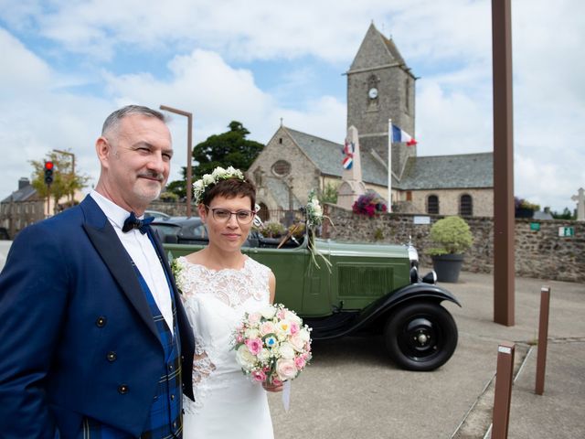 Le mariage de Christophe et Delphine à Saint-Maurice-en-Cotentin, Manche 62