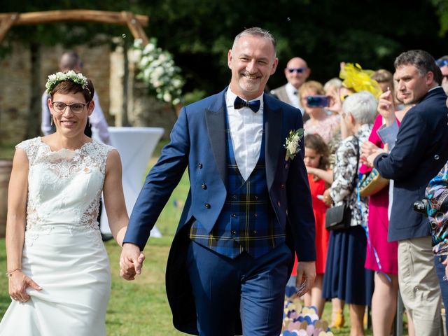 Le mariage de Christophe et Delphine à Saint-Maurice-en-Cotentin, Manche 102