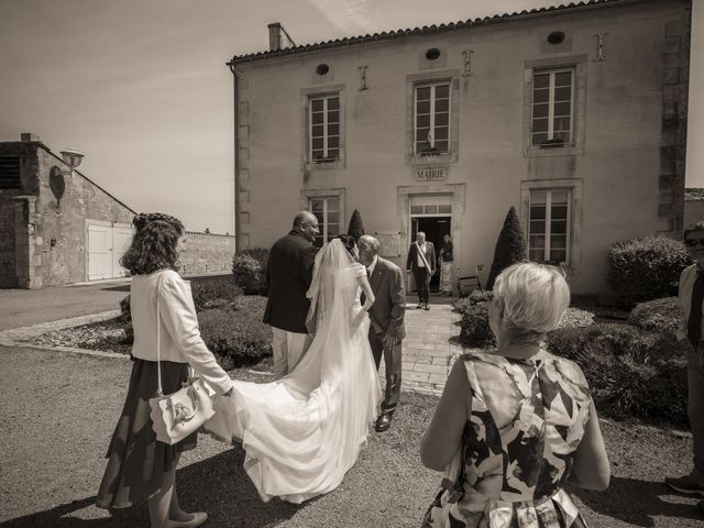 Le mariage de Romain et Agnès à Bouillé-Courdault, Vendée 10
