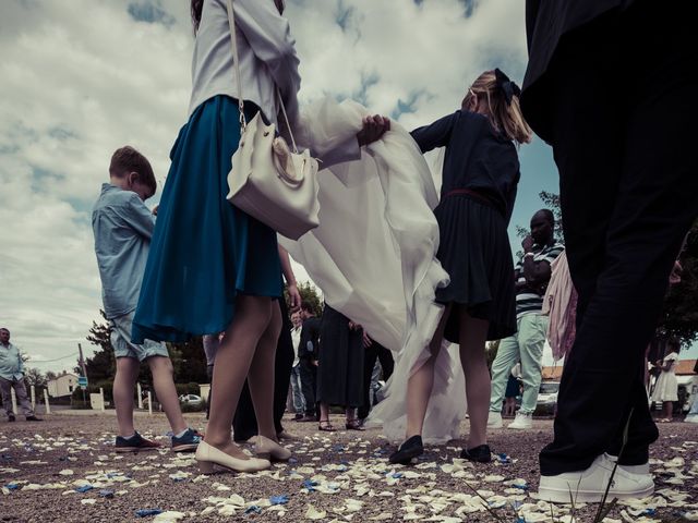 Le mariage de Romain et Agnès à Bouillé-Courdault, Vendée 16