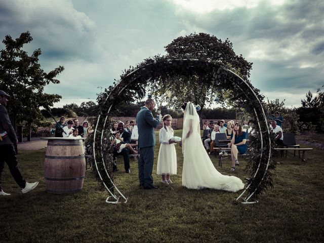 Le mariage de Romain et Agnès à Bouillé-Courdault, Vendée 25