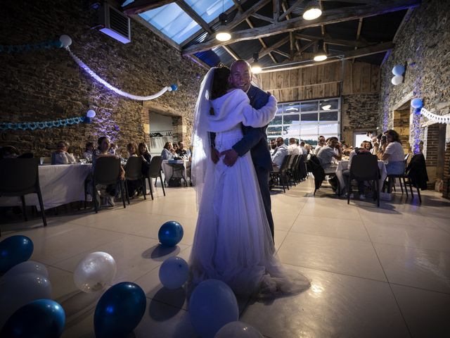 Le mariage de Romain et Agnès à Bouillé-Courdault, Vendée 37