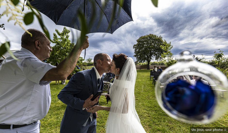 Le mariage de Romain et Agnès à Bouillé-Courdault, Vendée