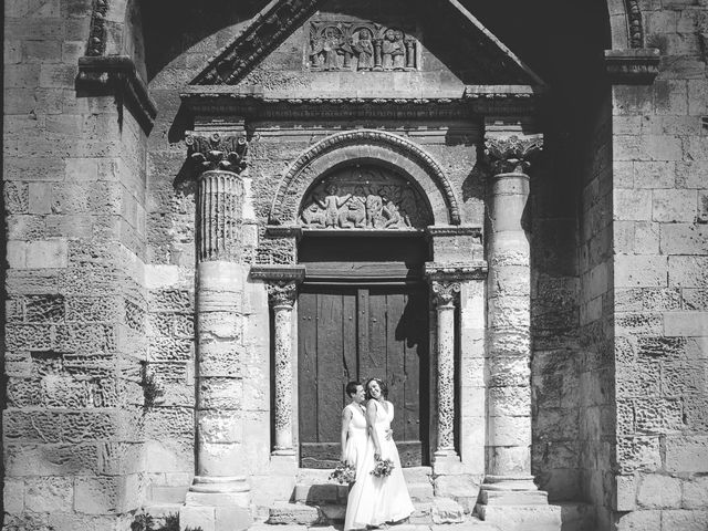 Le mariage de Claire et Elsa à Beaucaire, Gard 11