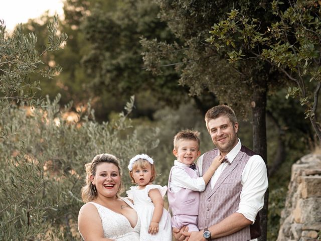 Le mariage de Florent et Caroline à Saint-Chaptes, Gard 6
