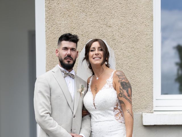 Le mariage de John et Juline à Saint-Denis-sur-Sarthon, Orne 39