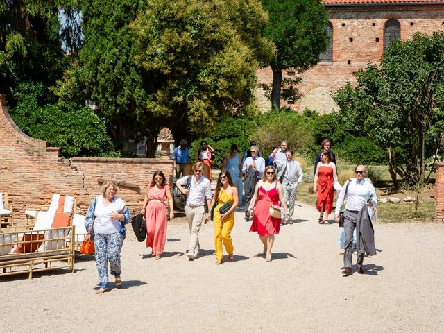 Le mariage de Romain et Laura à Varennes, Haute-Garonne 58