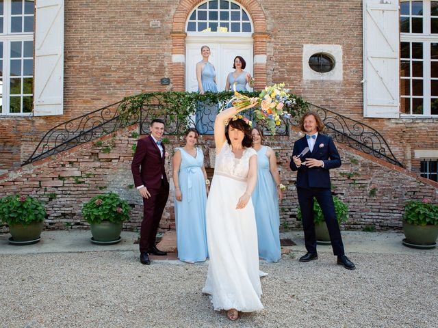 Le mariage de Romain et Laura à Varennes, Haute-Garonne 61