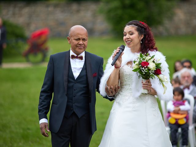 Le mariage de Jean-Baptiste et Kanellina à Saint-Romain-d&apos;Ay, Ardèche 23