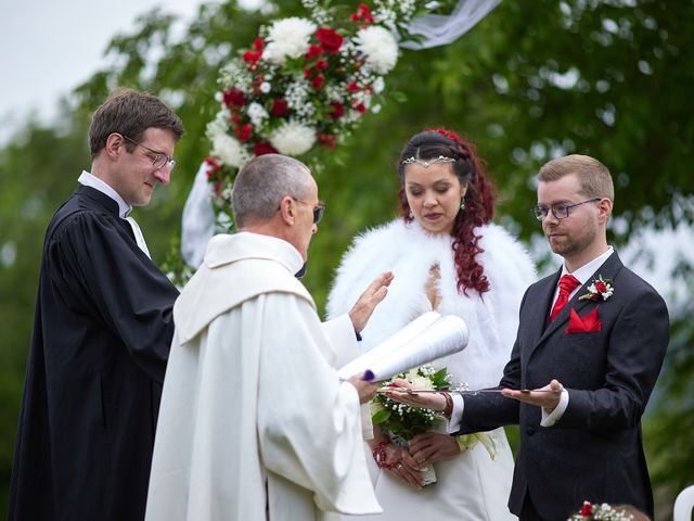 Le mariage de Jean-Baptiste et Kanellina à Saint-Romain-d&apos;Ay, Ardèche 33