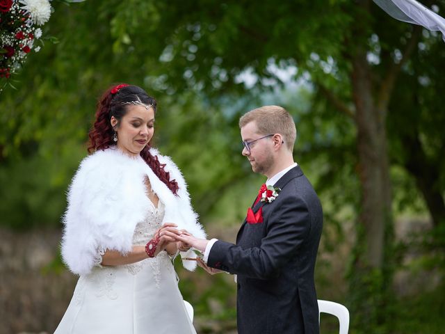 Le mariage de Jean-Baptiste et Kanellina à Saint-Romain-d&apos;Ay, Ardèche 34