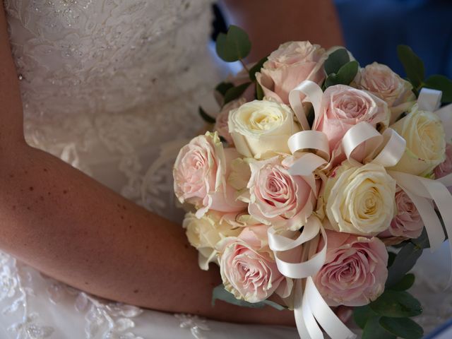 Le mariage de Thomas et Laetitia à Saint-Vincent-de-Pertignas, Gironde 8