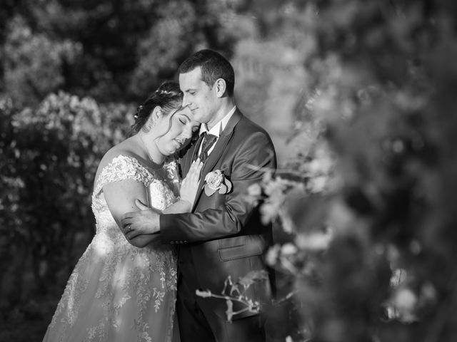 Le mariage de Thomas et Laetitia à Saint-Vincent-de-Pertignas, Gironde 33