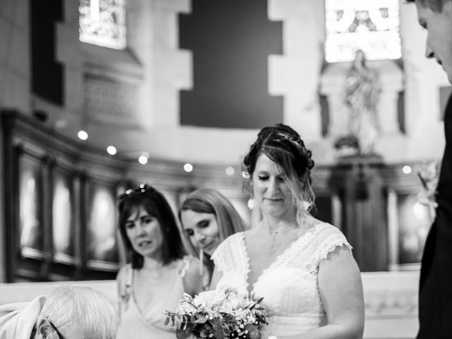 Le mariage de Damien et Bérengère à Saint-Alban-de-Montbel, Savoie 15