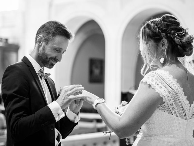 Le mariage de Damien et Bérengère à Saint-Alban-de-Montbel, Savoie 16